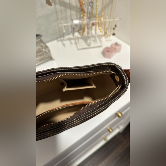 Louis Vuitton Loop Bag *I have a certificate of authenticity* - Picture 4 of 9